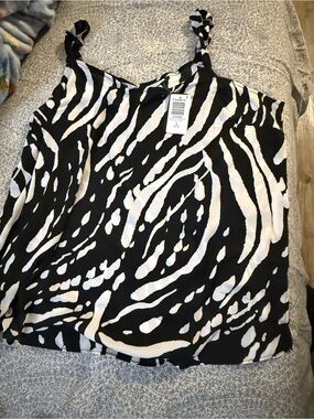 New with tags Torrid Sophie Georgette Swing Cami in size 1 (14/16).